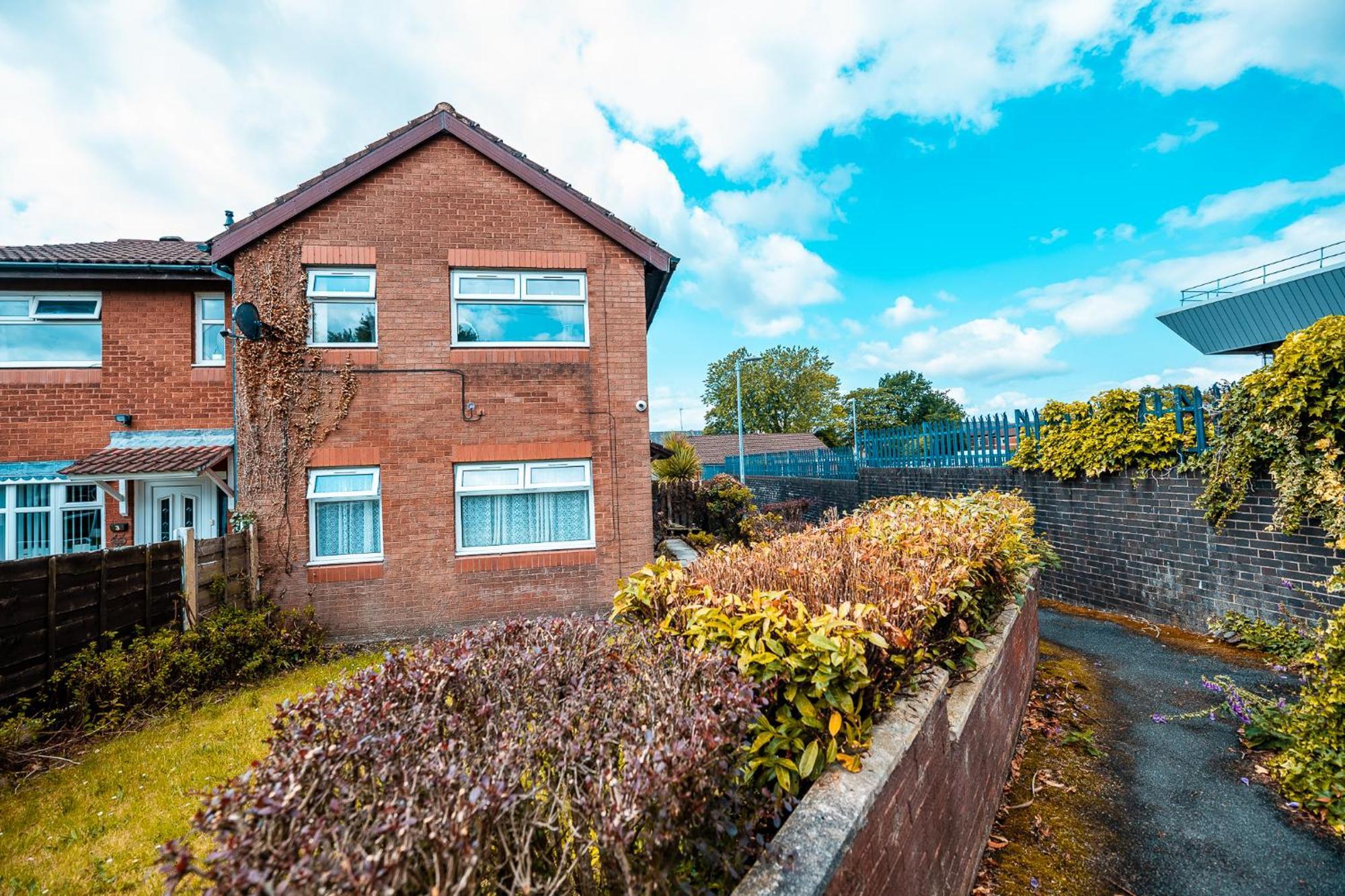 Holiday home Retreat For Families Workers Contractors And Event Goers Manchester